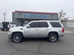 Used 2011  Cadillac Escalade 4d SUV AWD Premium at Bulldog Motors near Pasco&comma; WA