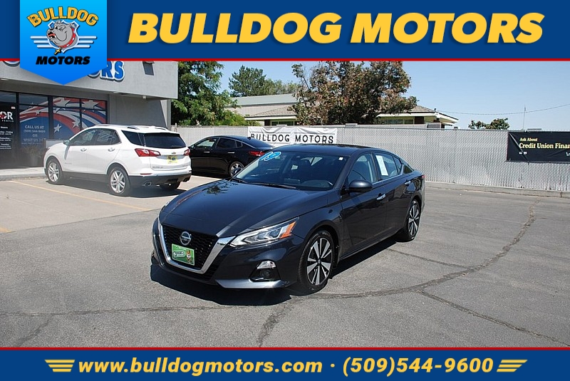 Used 2019  Nissan Altima 4d Sedan FWD 2.5L SV at Bulldog Motors near Pasco, WA