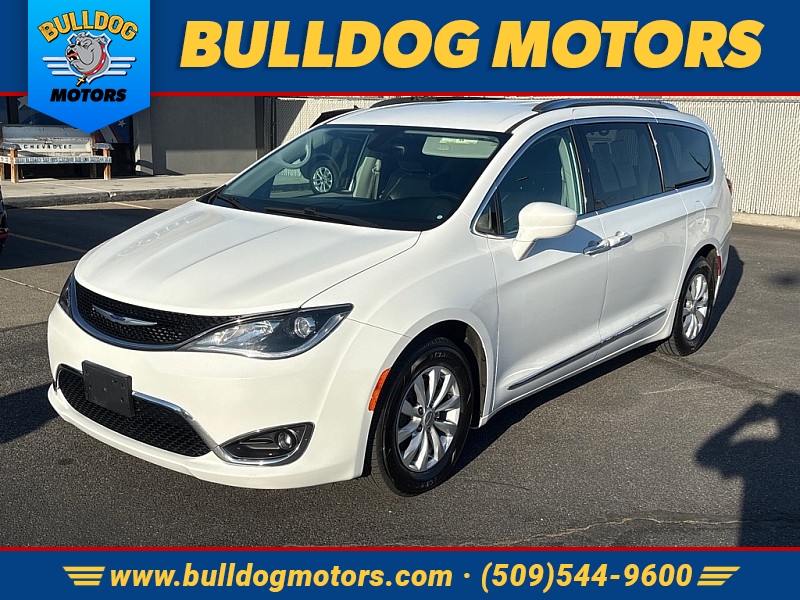 Used 2019  Chrysler Pacifica Touring L FWD at Bulldog Motors near Pasco&comma; WA
