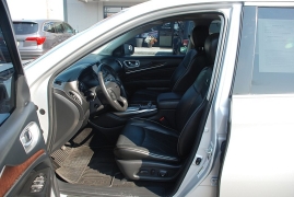 Used 2013 INFINITI JX35 4d SUV AWD at Bulldog Motors near Pasco, WA