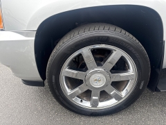 Used 2011  Cadillac Escalade 4d SUV AWD Premium at Bulldog Motors near Pasco&comma; WA