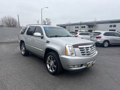 Used 2011  Cadillac Escalade 4d SUV AWD Premium at Bulldog Motors near Pasco&comma; WA