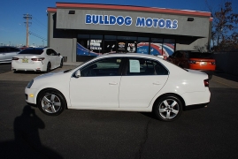 Used 2009  Volkswagen Jetta Sedan 4dr PZEV at Bulldog Motors near Pasco&comma; WA