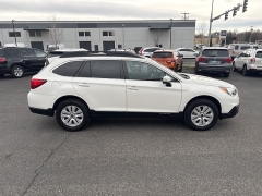 Used 2017  Subaru Outback 4d SUV 2&period;5i Premium at Bulldog Motors near Pasco&comma; WA