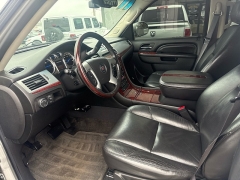 Used 2011  Cadillac Escalade 4d SUV AWD Premium at Bulldog Motors near Pasco&comma; WA