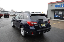 Used 2018  Subaru Outback 4d SUV 2&period;5i Premium at Bulldog Motors near Pasco&comma; WA