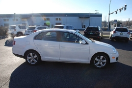 Used 2009  Volkswagen Jetta Sedan 4dr PZEV at Bulldog Motors near Pasco&comma; WA