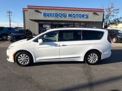Used 2019  Chrysler Pacifica Touring L FWD at Bulldog Motors near Pasco&comma; WA