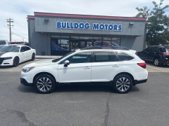 Used 2017  Subaru Outback 4d SUV 2&period;5i Limited at Bulldog Motors near Pasco&comma; WA