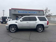 Used 2011  Cadillac Escalade 4d SUV AWD Premium at Bulldog Motors near Pasco&comma; WA