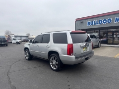 Used 2011  Cadillac Escalade 4d SUV AWD Premium at Bulldog Motors near Pasco&comma; WA