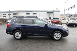 Used 2018  Subaru Outback 4d SUV 2&period;5i Premium at Bulldog Motors near Pasco&comma; WA