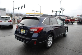 Used 2018  Subaru Outback 4d SUV 2&period;5i Premium at Bulldog Motors near Pasco&comma; WA