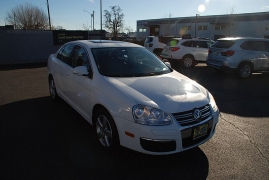 Used 2009  Volkswagen Jetta Sedan 4dr PZEV at Bulldog Motors near Pasco&comma; WA