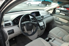 Used 2015  Honda Odyssey 4d Wagon EX at Bulldog Motors near Pasco, WA