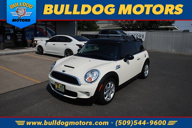 Used 2009  MINI Cooper Hardtop 2dr Cpe S at Bulldog Motors near Pasco, WA