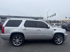 Used 2011  Cadillac Escalade 4d SUV AWD Premium at Bulldog Motors near Pasco&comma; WA