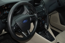 Used 2017  Ford Focus 4d Hatchback SE at Bulldog Motors near Pasco, WA