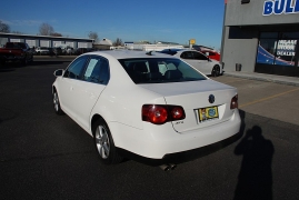 Used 2009  Volkswagen Jetta Sedan 4dr PZEV at Bulldog Motors near Pasco&comma; WA