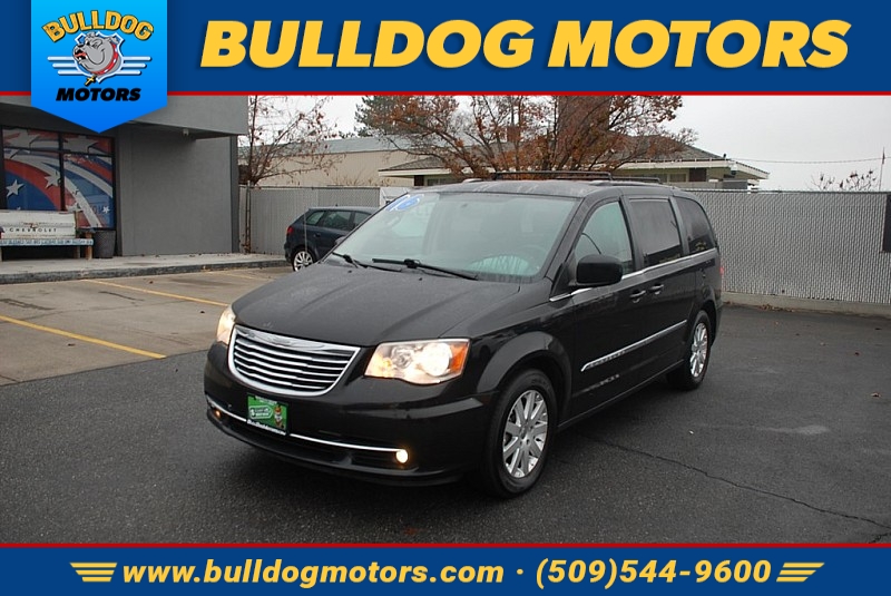 Used 2016  Chrysler Town & Country 4d Wagon Touring at Bulldog Motors near Pasco, WA