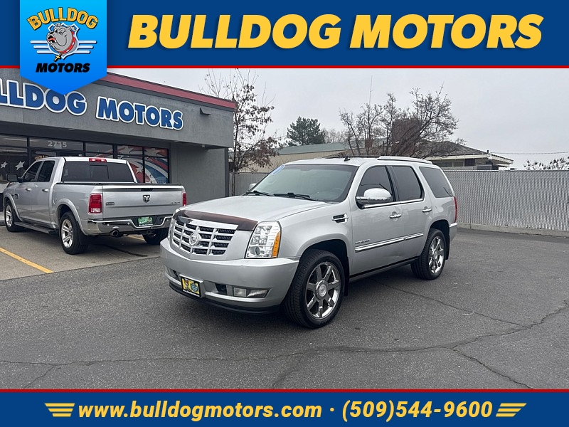 Used 2011  Cadillac Escalade 4d SUV AWD Premium at Bulldog Motors near Pasco&comma; WA