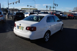 Used 2009  Volkswagen Jetta Sedan 4dr PZEV at Bulldog Motors near Pasco&comma; WA