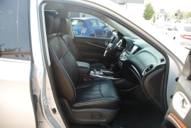 Used 2013 INFINITI JX35 4d SUV AWD at Bulldog Motors near Pasco, WA
