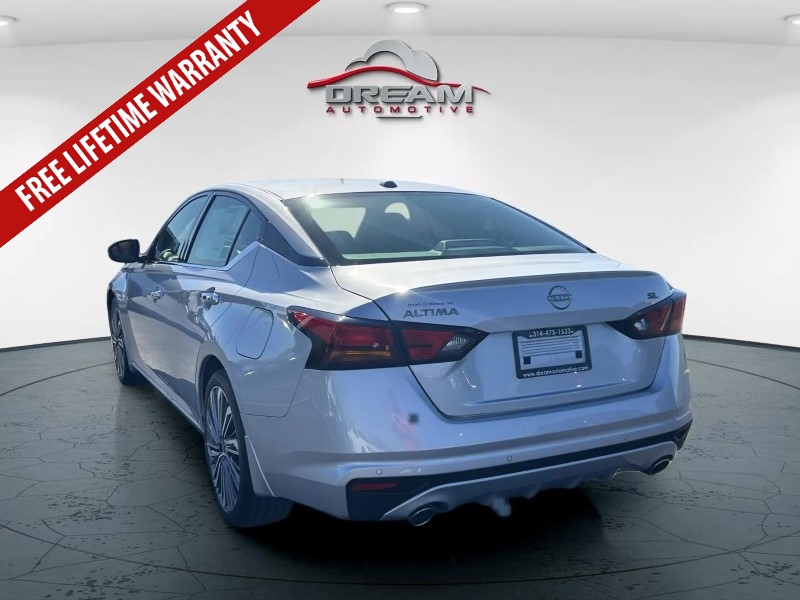 2025 Nissan Altima SL photo 4