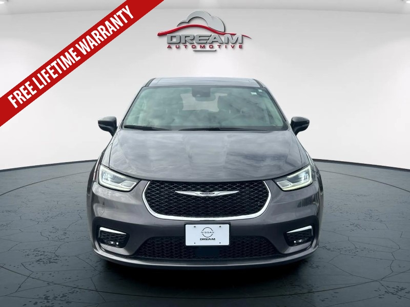 2023 Chrysler Pacifica Touring L photo 3