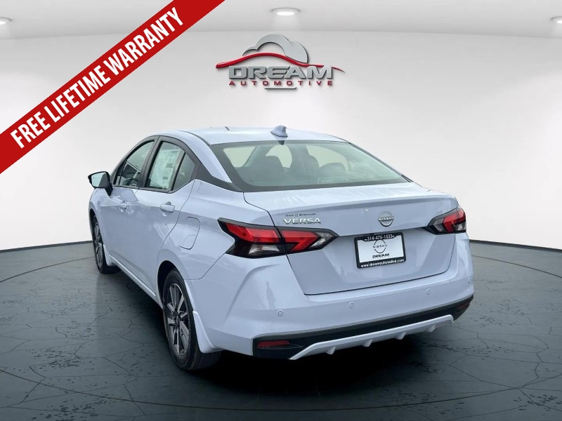 2025 Nissan Versa SV photo 4