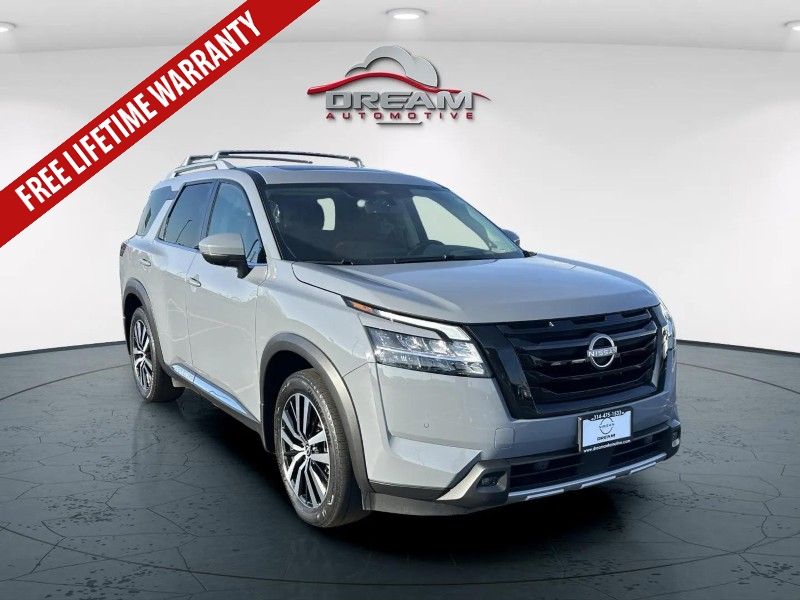 2023 Nissan Pathfinder Platinum's photo