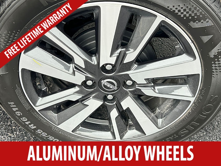 2025 Nissan Versa SV photo 4