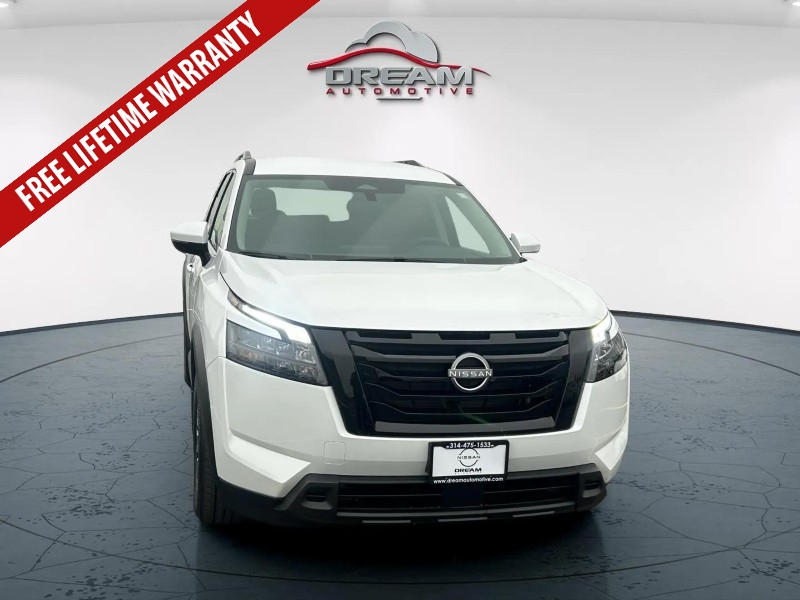 2025 Nissan Pathfinder SV's photo