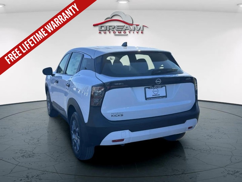 2026 Nissan Kicks S photo 4