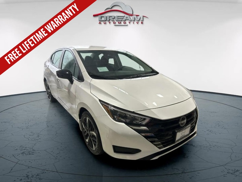 2025 Nissan Versa SR's photo