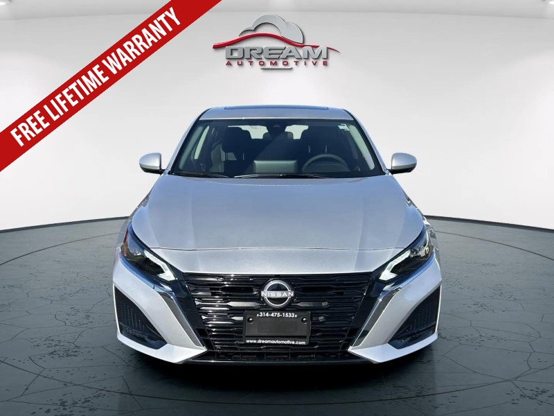 2025 Nissan Altima SL photo 2