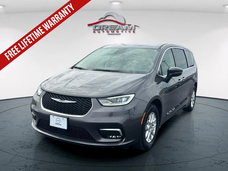 2023 Chrysler Pacifica Touring L photo 4