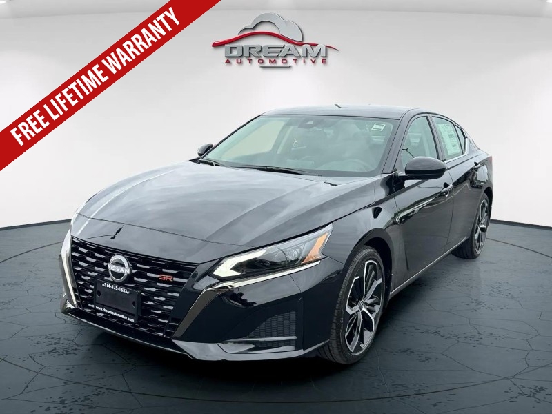 2025 Nissan Altima SR photo 3