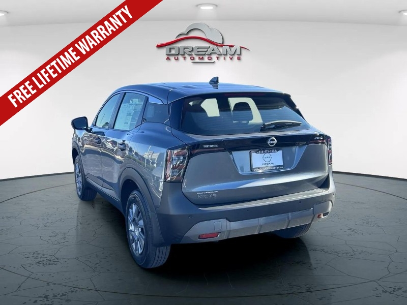 2026 Nissan Kicks S photo 3