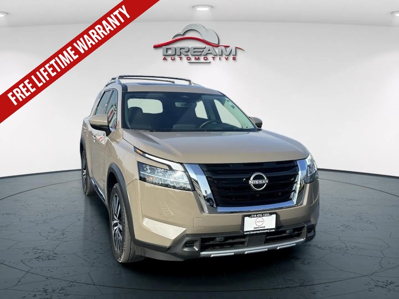 2023 Nissan Pathfinder Platinum's photo