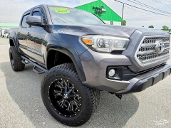 Used 2017  Toyota Tacoma Double Cab 5' Bed V6 4x4 &lpar;Natl&rpar; at Auto Finance Center of Greer near Greer&comma; SC