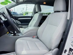 Used 2019  Toyota Highlander 4d SUV FWD LE at Auto Finance Center of Greer near Greer&comma; SC