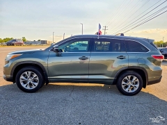 Used 2015  Toyota Highlander 4d SUV AWD XLE at Auto Finance Center of Greer near Greer&comma; SC