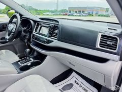 Used 2019  Toyota Highlander 4d SUV FWD LE at Auto Finance Center of Greer near Greer&comma; SC