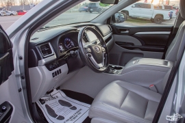 Used 2019  Toyota Highlander V6 FWD &lpar;Natl&rpar; at Auto Finance Center of Greer near Greer&comma; SC