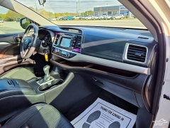 Used 2015  Toyota Highlander FWD 4dr V6 LE &lpar;Natl&rpar; at Auto Finance Center of Greer near Greer&comma; SC