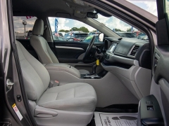 Used 2018 Toyota Highlander 4d SUV FWD LE at Auto Finance Center of Greer near Greer, SC