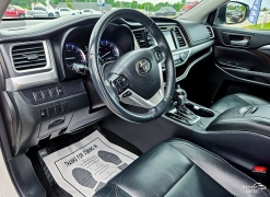 Used 2015  Toyota Highlander 4d SUV AWD XLE at Auto Finance Center of Greer near Greer&comma; SC