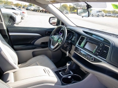 Used 2015  Toyota Highlander FWD 4dr V6 LE (Natl) at Auto Finance Center of Greer near Greer, SC