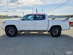 Used 2017  Toyota Tacoma Double Cab 5' Bed V6 4x2 AT &lpar;Natl&rpar; at Auto Finance Center of Greer near Greer&comma; SC